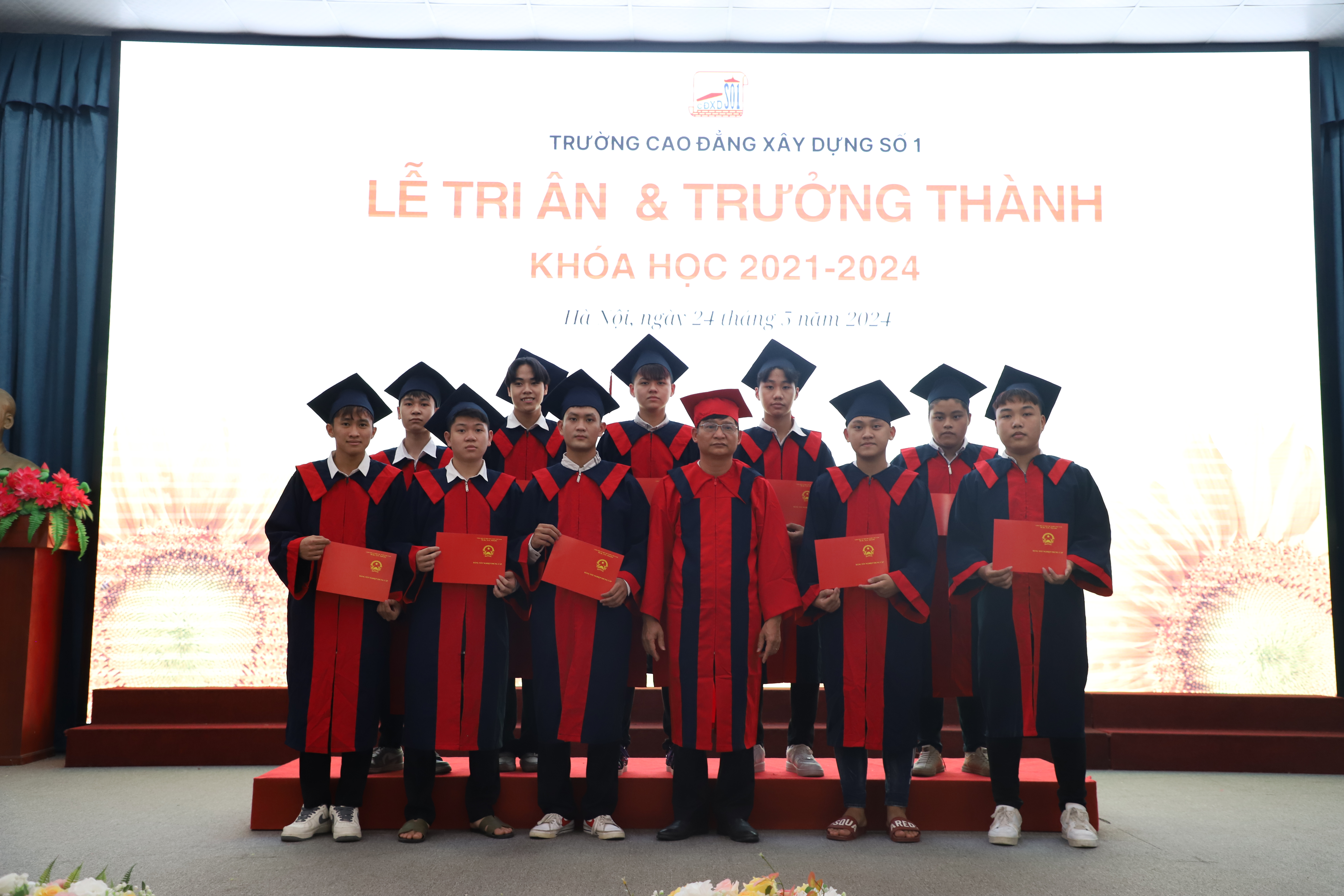 LỄ TRI ÂN VÀ TRƯỞNG THÀNH HỌC SINH KHỐI 12 NIÊN KHÓA 2021 - 2024 